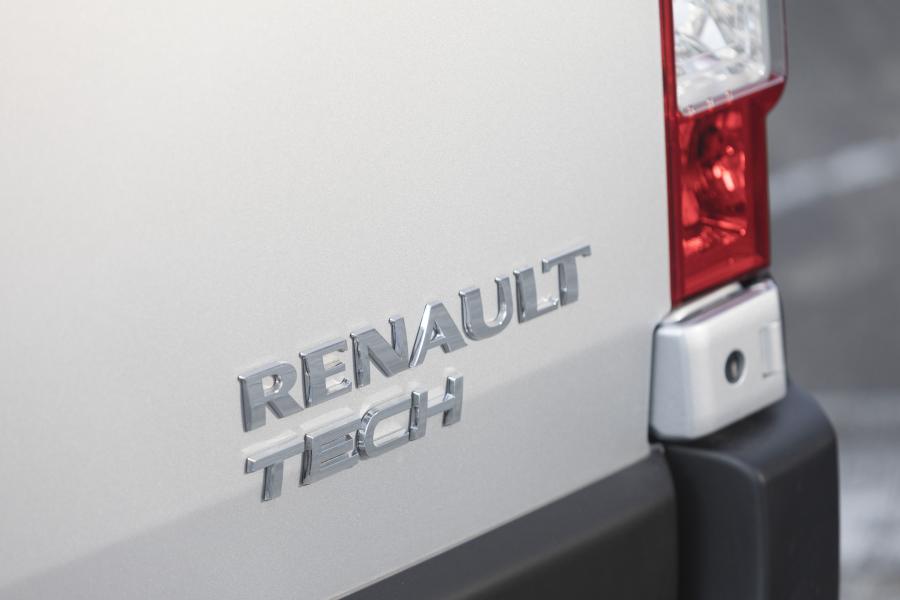 Логотип Renault Master Parcel Van 2018 года  (UK) (фото 3 из 8)